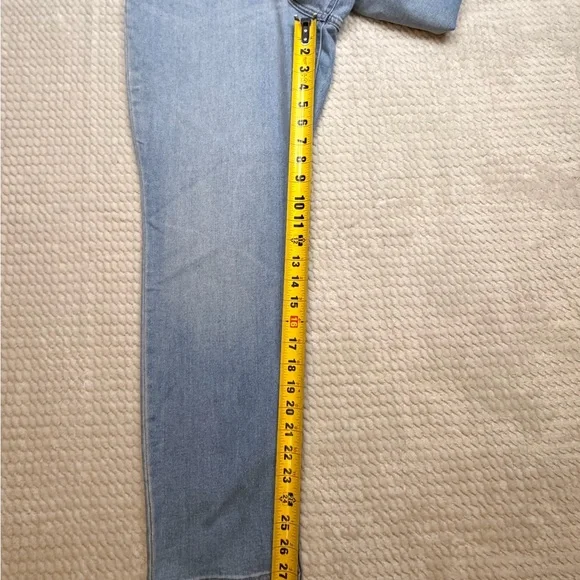 Old Navy Women’s Wow Straight Light Blue Denim - Picture 4 of 10